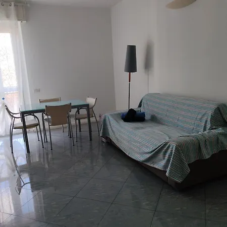 Due Passi Dal Mare Apartment *