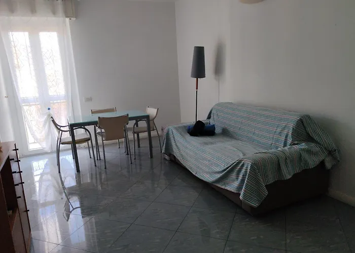 Due Passi Dal Mare Apartment *